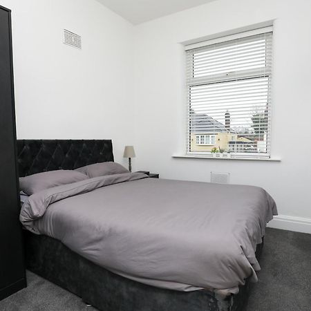 Lovely 2-Bedroom Bungalow Sleeps 6 With Garden And Off Road Parking By Amazing Spaces Relocations Ltd Crank Buitenkant foto