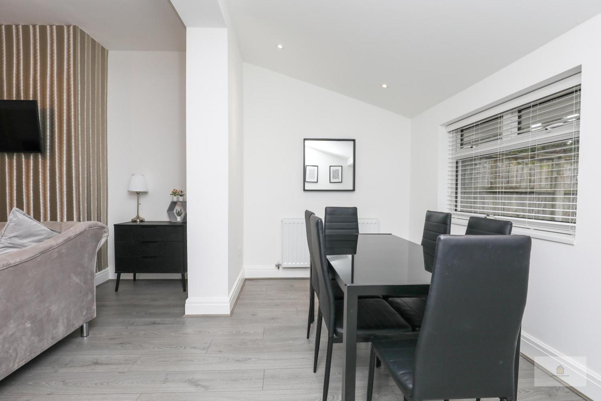 Lovely 2-Bedroom Bungalow Sleeps 6 With Garden And Off Road Parking By Amazing Spaces Relocations Ltd Crank Buitenkant foto
