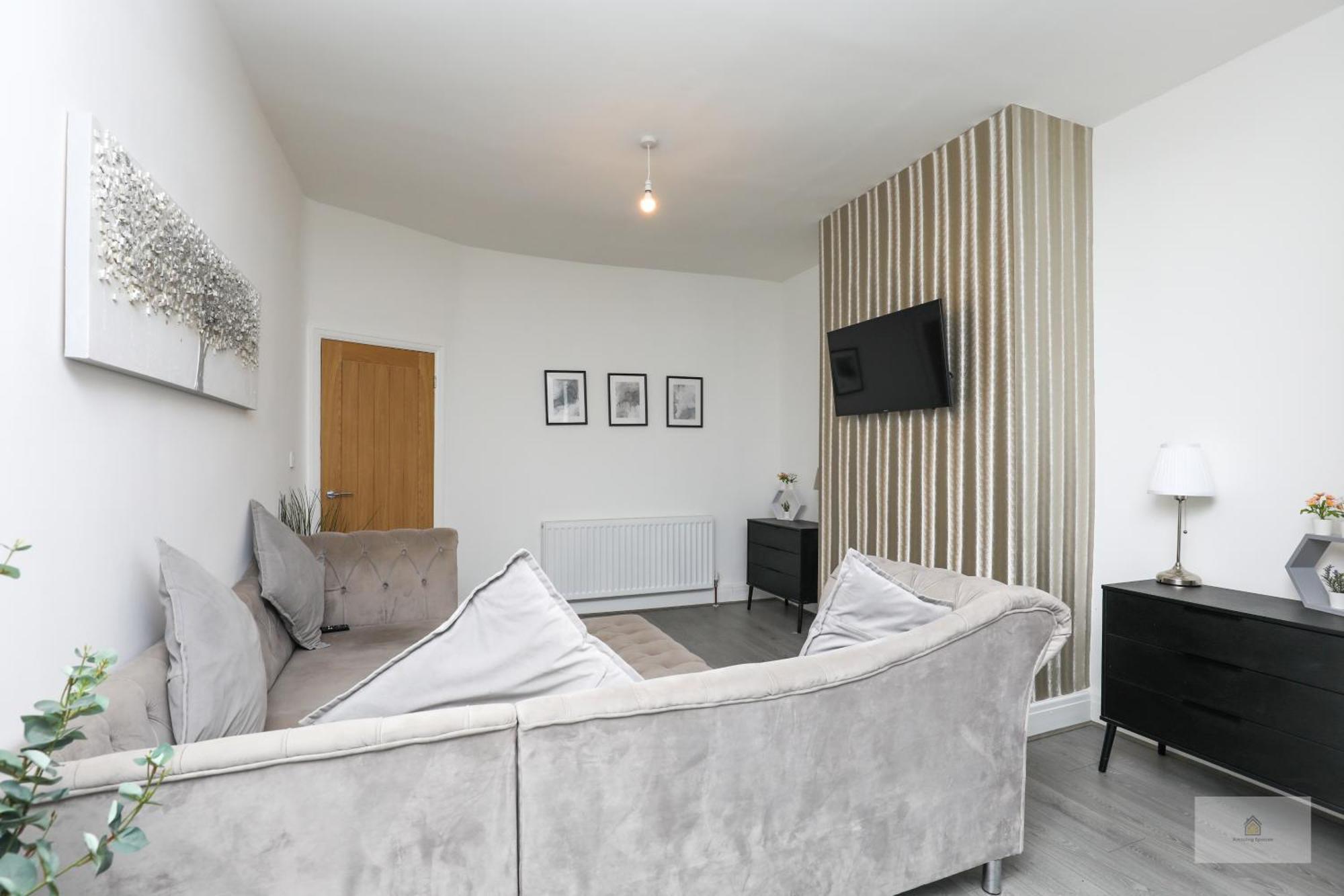Lovely 2-Bedroom Bungalow Sleeps 6 With Garden And Off Road Parking By Amazing Spaces Relocations Ltd Crank Buitenkant foto