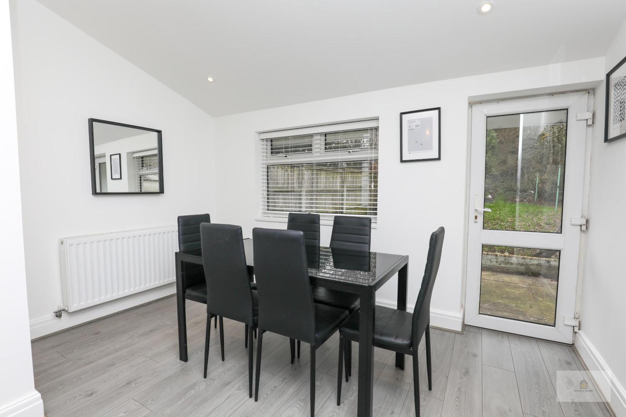 Lovely 2-Bedroom Bungalow Sleeps 6 With Garden And Off Road Parking By Amazing Spaces Relocations Ltd Crank Buitenkant foto