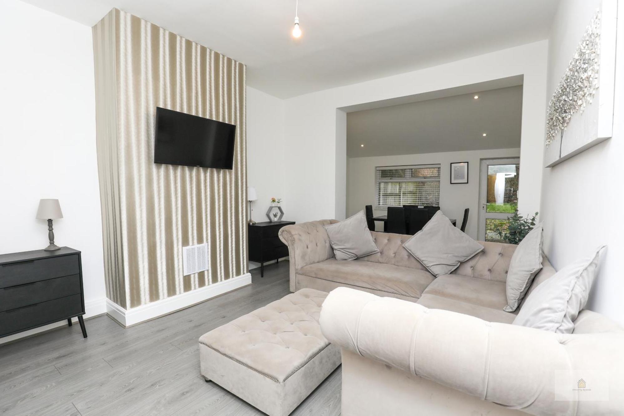 Lovely 2-Bedroom Bungalow Sleeps 6 With Garden And Off Road Parking By Amazing Spaces Relocations Ltd Crank Buitenkant foto