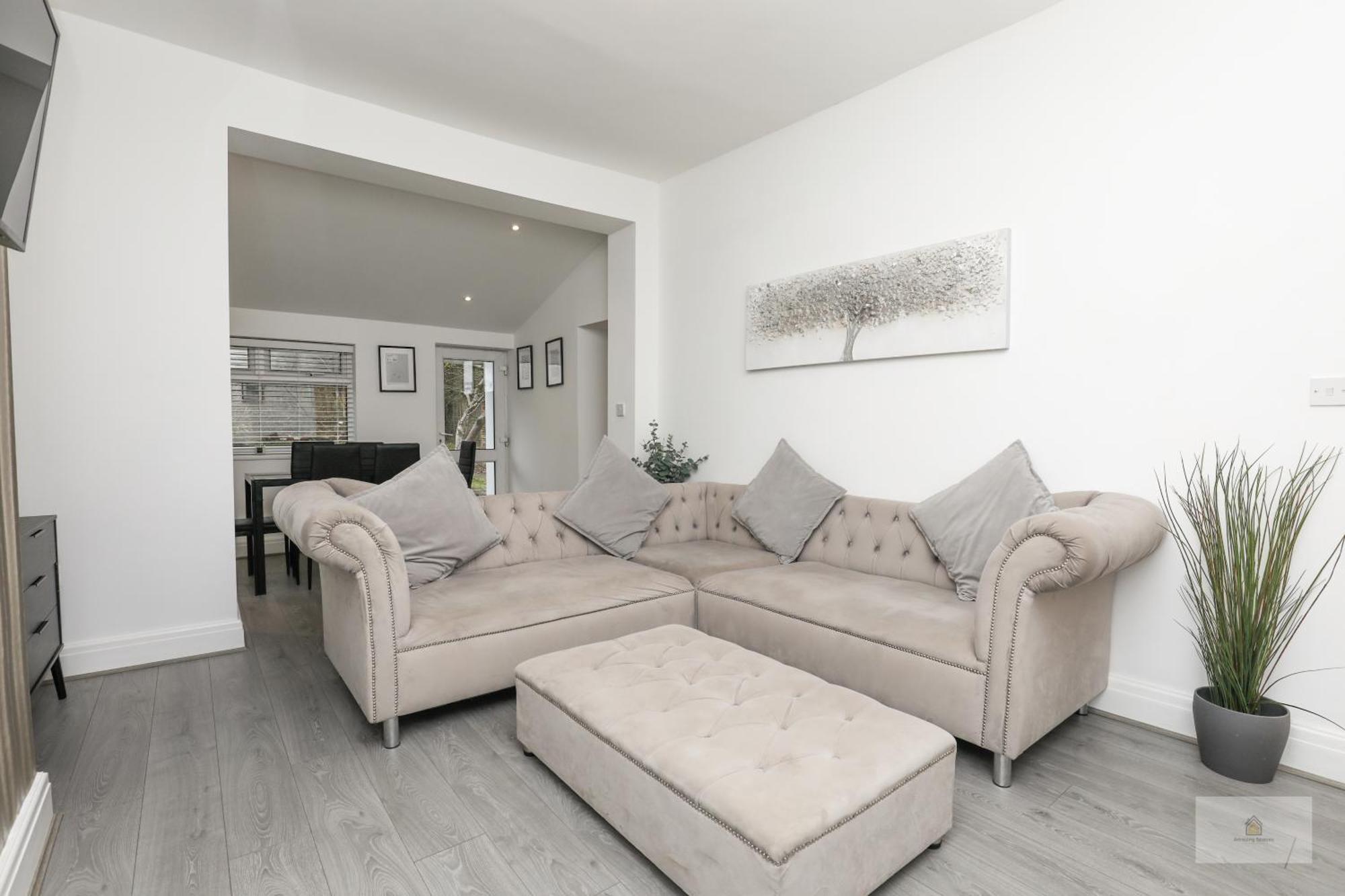 Lovely 2-Bedroom Bungalow Sleeps 6 With Garden And Off Road Parking By Amazing Spaces Relocations Ltd Crank Buitenkant foto