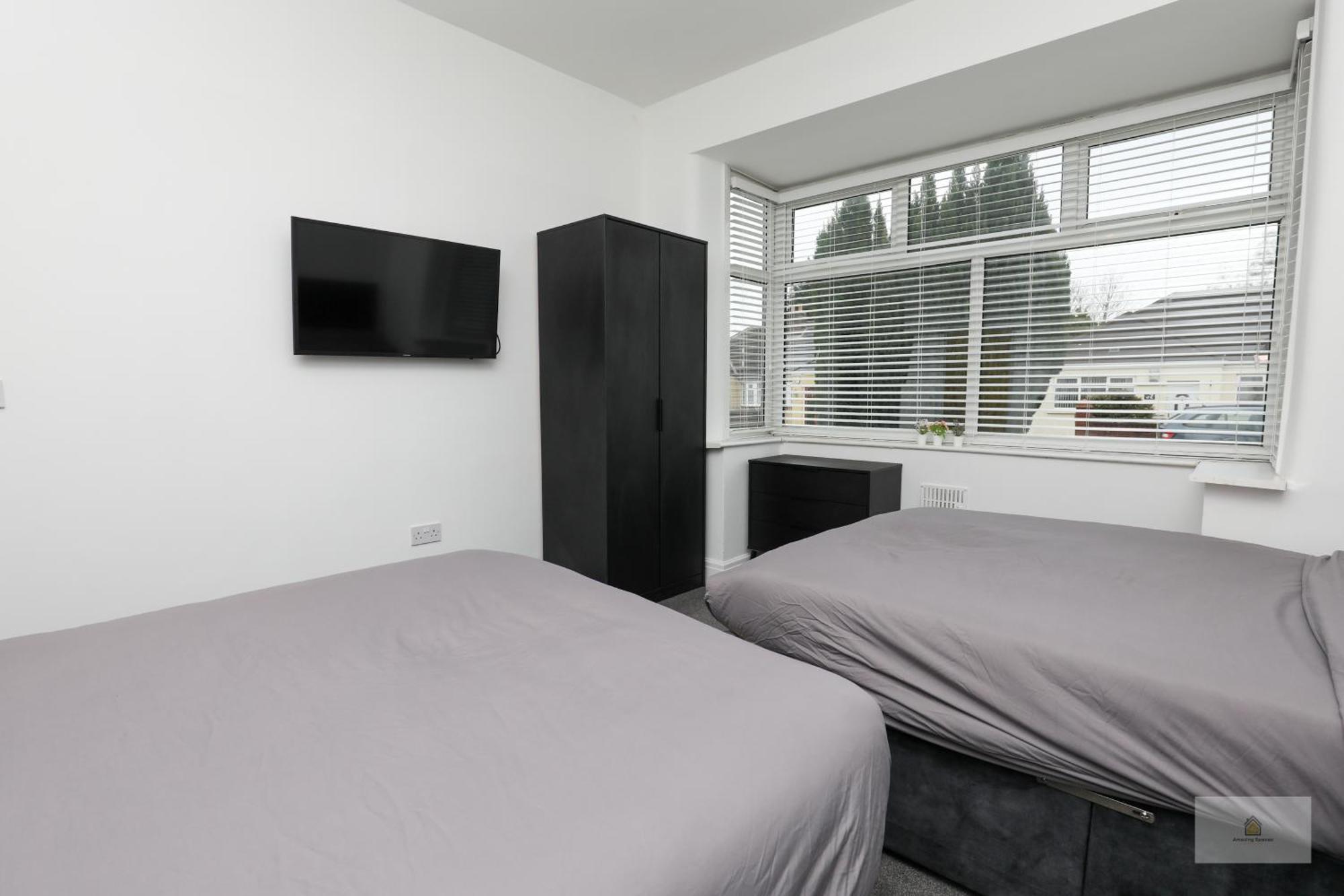 Lovely 2-Bedroom Bungalow Sleeps 6 With Garden And Off Road Parking By Amazing Spaces Relocations Ltd Crank Buitenkant foto