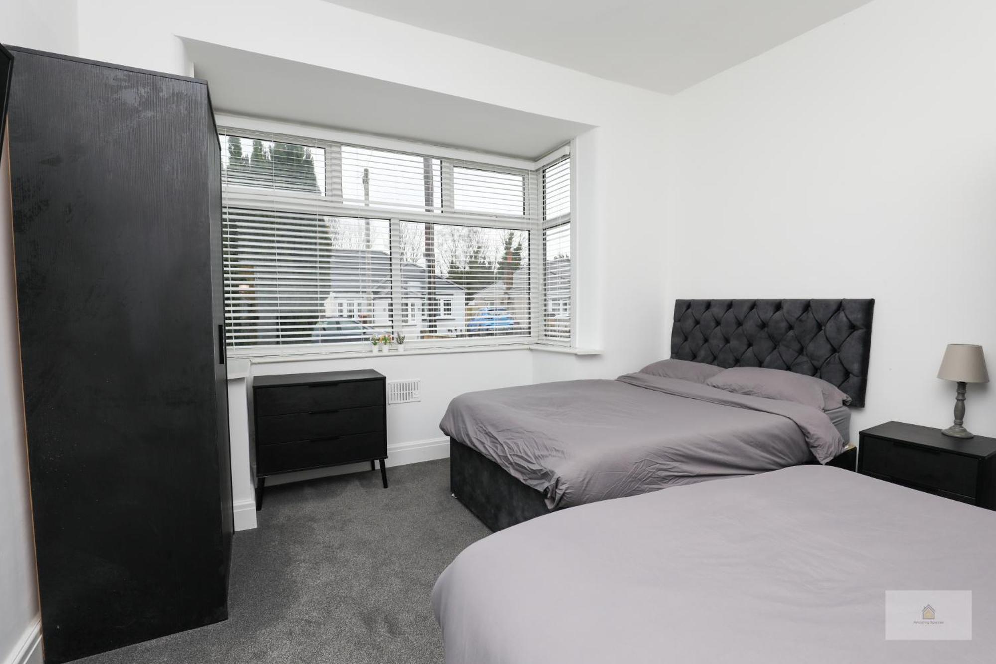 Lovely 2-Bedroom Bungalow Sleeps 6 With Garden And Off Road Parking By Amazing Spaces Relocations Ltd Crank Buitenkant foto